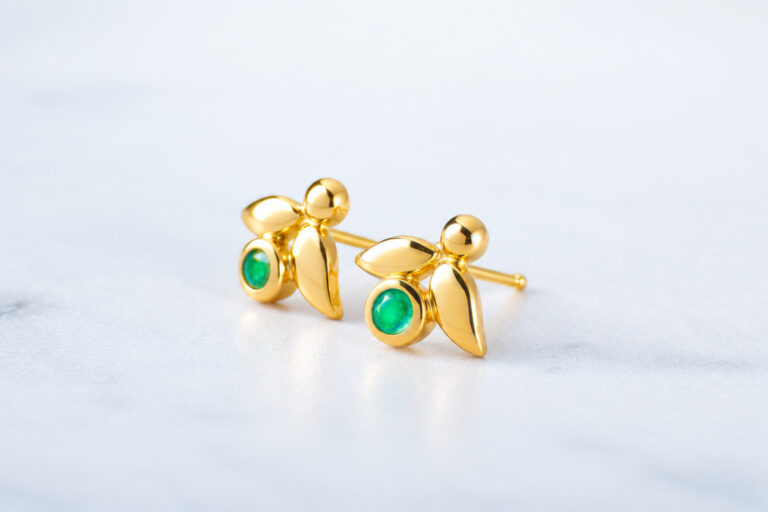 Topos Ángel guardián en oro amarillo de 18k con esmeralda natural de Muzo, foto 1 de 4